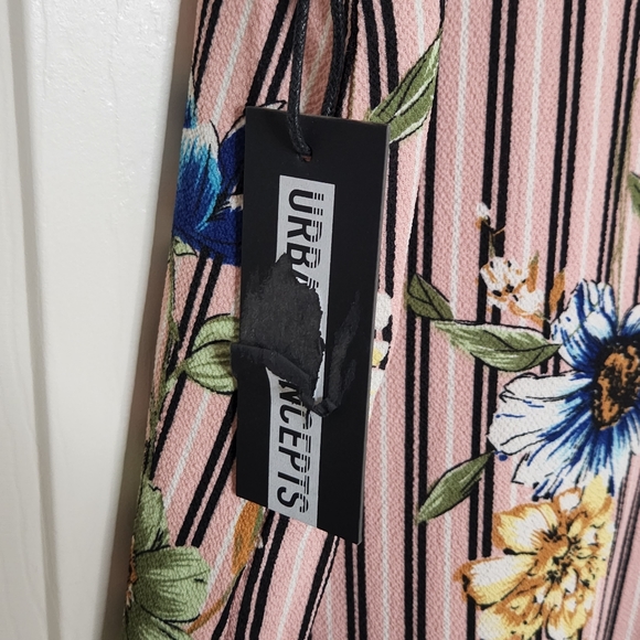 NWT Urban Concepts Romper Pink Striped Floral Size Small - Picture 4 of 6